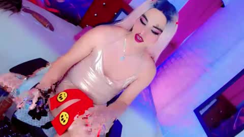 yarethrousss online show from 10/19/25, 04:35