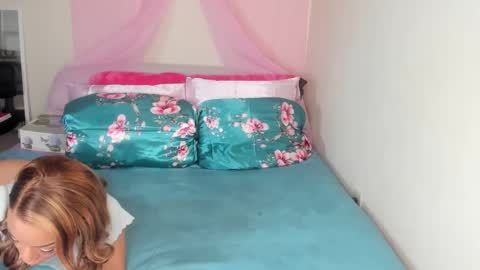 Snapshot of yasminayazzie chatting on 12/30/24, 10:55 Yasmina online show from 12/30/24, 10:55