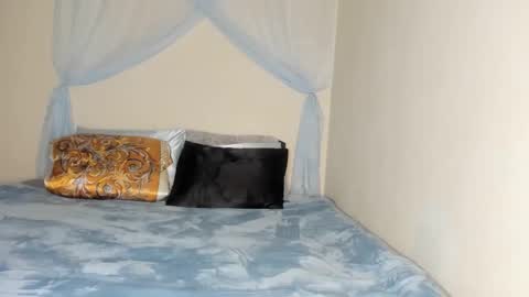 Snapshot of yasminayazzie chatting on 12/18/25, 02:06 Yasmina online show from 12/18/25, 02:06