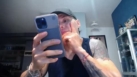 Snapshot of yatho_ chatting on 02/06/26, 01:10 yahto online show from 02/06/26, 01:10