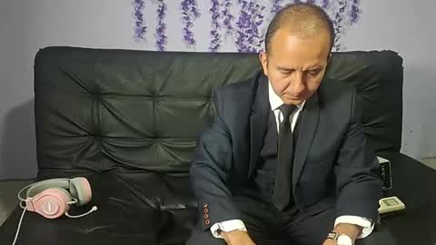 Hazzan online show from 11/11/25, 03:12