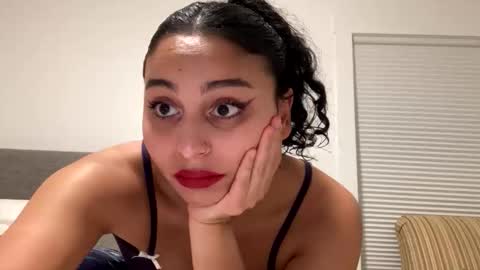 Snapshot of yazzydeleon chatting on 11/16/25, 08:53 yazzydeleon online show from 11/16/25, 08:53