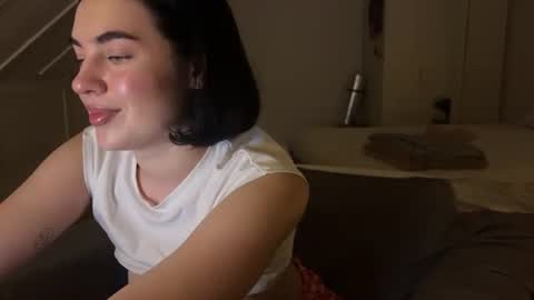 Snapshot of yeahrina chatting on 10/02/25, 08:49 rina online show from 10/02/25, 08:49