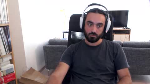 yeeaahoo online show from 10/09/25, 07:17