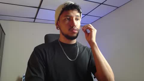 Snapshot of yeff_stone chatting on 10/28/25, 12:58 yeff online show from 10/28/25, 12:58