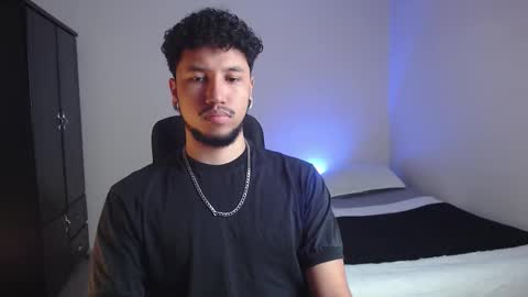 Snapshot of yeff_stone chatting on 11/11/25, 12:21 yeff online show from 11/11/25, 12:21