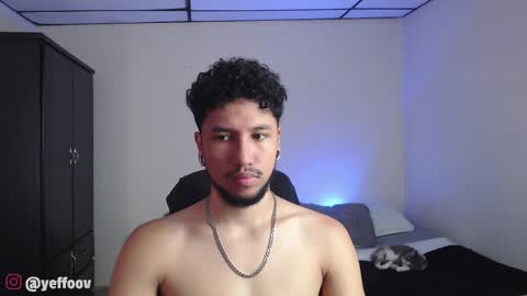 Snapshot of yeff_stone chatting on 11/11/25, 06:30 yeff online show from 11/11/25, 06:30