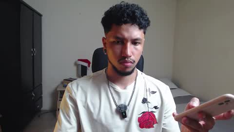 Snapshot of yeff_stone chatting on 12/19/25, 12:06 yeff online show from 12/19/25, 12:06