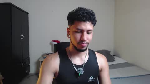 Snapshot of yeff_stone chatting on 12/21/25, 01:02 yeff online show from 12/21/25, 01:02