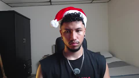 Snapshot of yeff_stone chatting on 12/22/25, 12:29 yeff online show from 12/22/25, 12:29