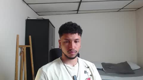 Snapshot of yeff_stone chatting on 01/09/26, 12:02 yeff online show from 01/09/26, 12:02