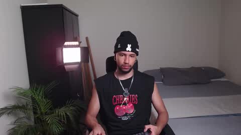 Snapshot of yeff_stone chatting on 02/06/26, 10:57 yeff online show from 02/06/26, 10:57