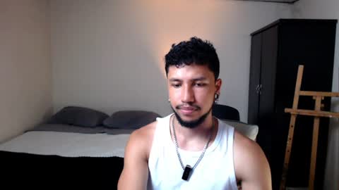 Snapshot of yeff_stone chatting on 06/26/26, 01:32 yeff online show from 06/26/26, 01:32