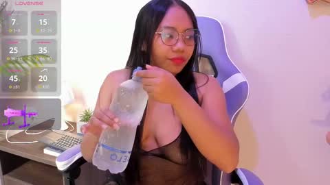 yeika_foxy online show from 02/25/25, 11:19