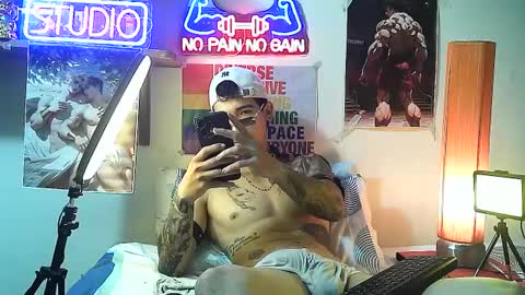 Snapshot of yeisoncastellanos1999 chatting on 09/15/25, 11:49 yeisoncastellanos1999 online show from 09/15/25, 11:49