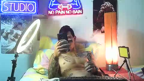 Snapshot of yeisoncastellanos1999 chatting on 10/26/25, 01:33 yeisoncastellanos1999 online show from 10/26/25, 01:33