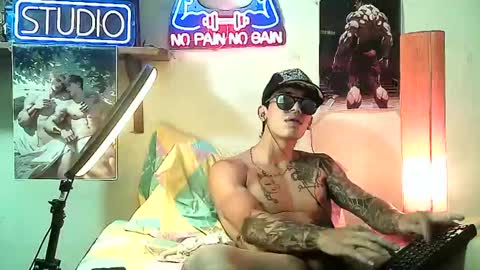 Snapshot of yeisoncastellanos1999 chatting on 11/06/25, 12:22 yeisoncastellanos1999 online show from 11/06/25, 12:22