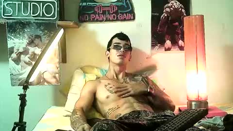 Snapshot of yeisoncastellanos1999 chatting on 11/11/25, 02:11 yeisoncastellanos1999 online show from 11/11/25, 02:11