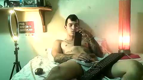 Snapshot of yeisoncastellanos1999 chatting on 06/23/26, 05:33 yeisoncastellanos1999 online show from 06/23/26, 05:33