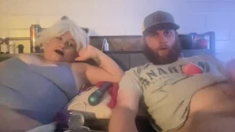 Jennmike online show from 05/01/26, 07:46