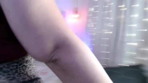 yellow_lily online show from 01/11/25, 07:27