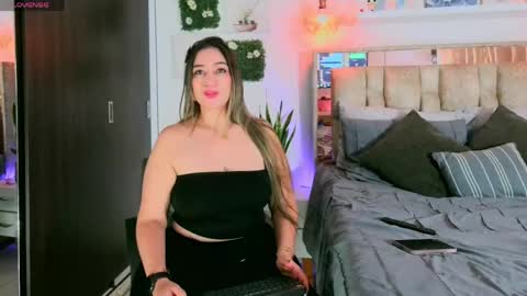 yellow_lily online show from 05/10/26, 04:45