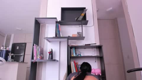 yenlo01 online show from 11/28/25, 03:47