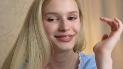 Yenna online show from 04/18/26, 07:07