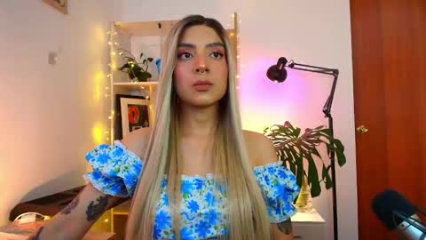 yeriawaddell  online show from 01/31/25, 12:28