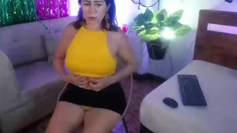 Yeseniaa25  online show from 10/15/25, 06:08