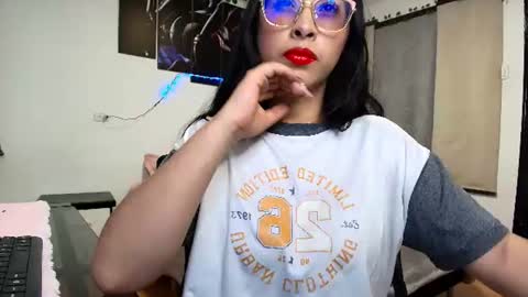yesie_hot2 online show from 06/12/26, 01:59