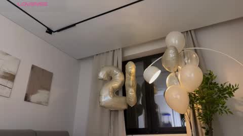 Snapshot of yessasha1 chatting on 12/17/25, 04:46 Amy online show from 12/17/25, 04:46