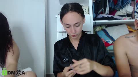 yessica and andres online show from 01/28/25, 03:57