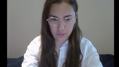 Snapshot of yesyoucanjustdoit chatting on 09/10/25, 01:44 Kira online show from 09/10/25, 01:44