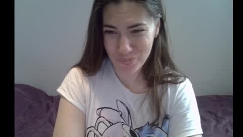 Snapshot of yesyoucanjustdoit chatting on 09/21/25, 12:18 Kira online show from 09/21/25, 12:18