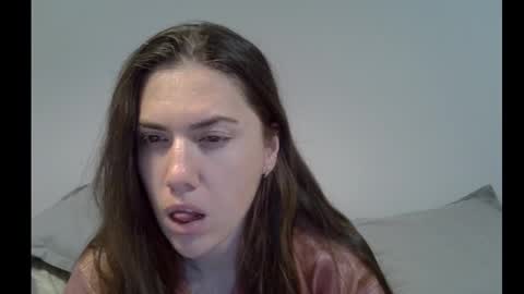 Snapshot of yesyoucanjustdoit chatting on 10/08/25, 12:03 Kira online show from 10/08/25, 12:03