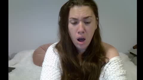 Snapshot of yesyoucanjustdoit chatting on 10/10/25, 11:42 Kira online show from 10/10/25, 11:42