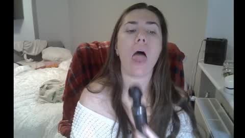 Snapshot of yesyoucanjustdoit chatting on 11/28/25, 02:20 Kira online show from 11/28/25, 02:20