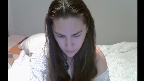 Snapshot of yesyoucanjustdoit chatting on 11/29/25, 05:05 Kira online show from 11/29/25, 05:05