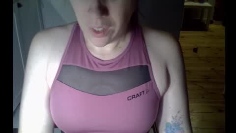 Snapshot of yesyoucanjustdoit chatting on 12/05/25, 02:03 Kira online show from 12/05/25, 02:03