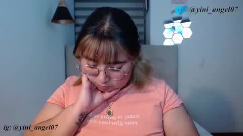 Snapshot of yini_angel07 chatting on 11/10/25, 03:05 hii i am yini online show from 11/10/25, 03:05