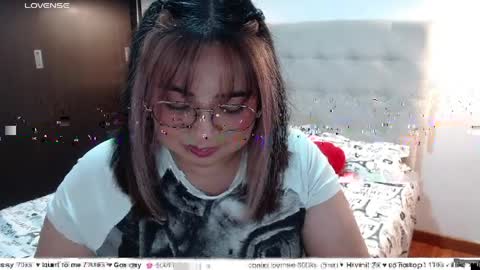 Snapshot of yini_angel07 chatting on 04/07/26, 03:40 hii i am yini online show from 04/07/26, 03:40