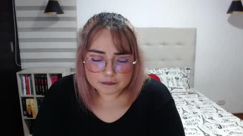 Snapshot of yini_angel07 chatting on 04/08/26, 02:55 hii i am yini online show from 04/08/26, 02:55