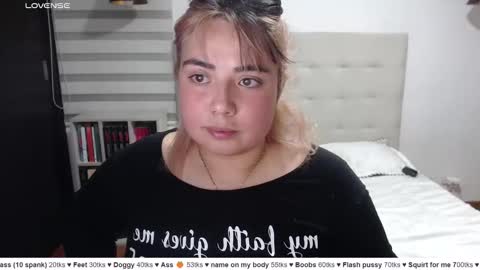 Snapshot of yini_angel07 chatting on 04/15/26, 03:57 hii i am yini online show from 04/15/26, 03:57