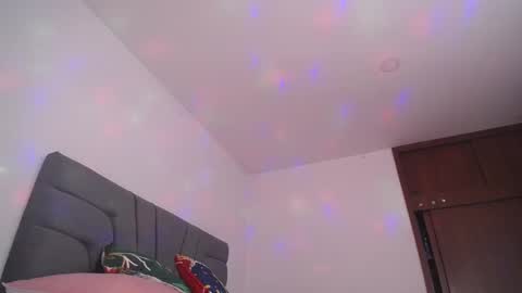 Yiny online show from 02/04/25, 06:57