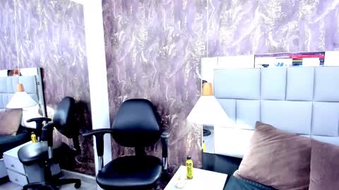 yiyisandoval online show from 09/10/25, 01:55