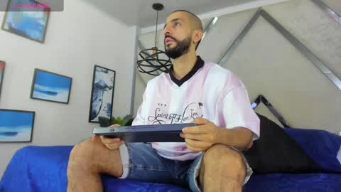 Yiyo online show from 01/15/25, 04:15