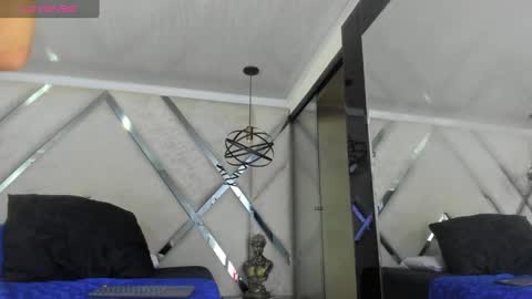 Yiyo online show from 01/19/25, 10:28