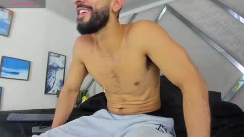 Yiyo online show from 01/28/25, 04:29