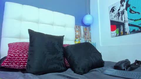 Yiyo online show from 11/06/25, 08:43